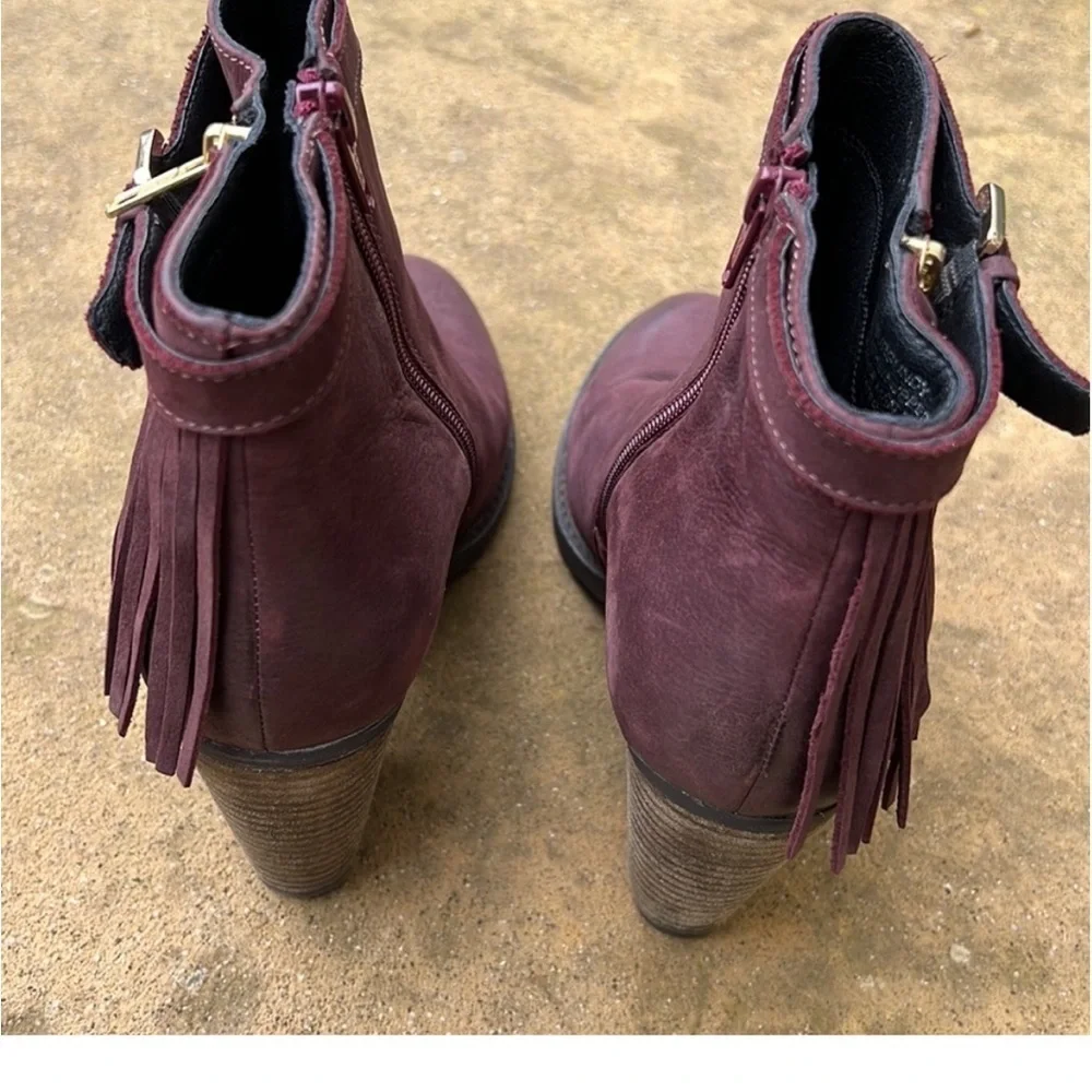 Steve Madden Women's Burgundy Woodmeer Nubuck Leather Fringe Ankle Bootie Size 8